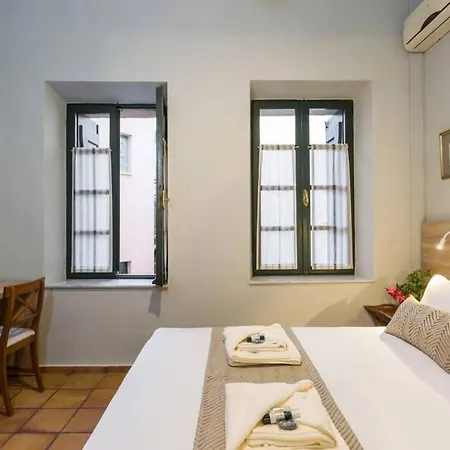 Casa vacanze 4 Bedroom House In The Centre Of Old Town Rethymno
